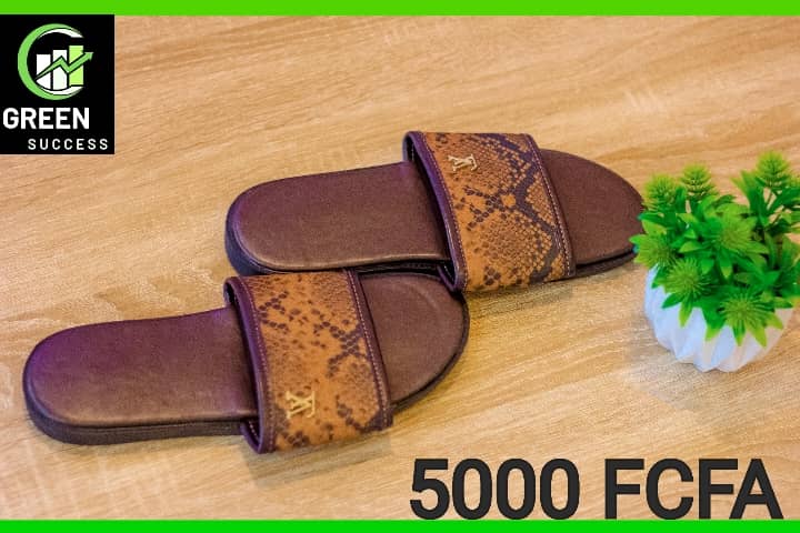 GreenStride Claquettes motif python